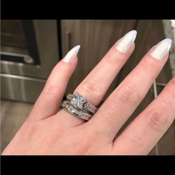 WEDDING RING - Picture 9 of 9